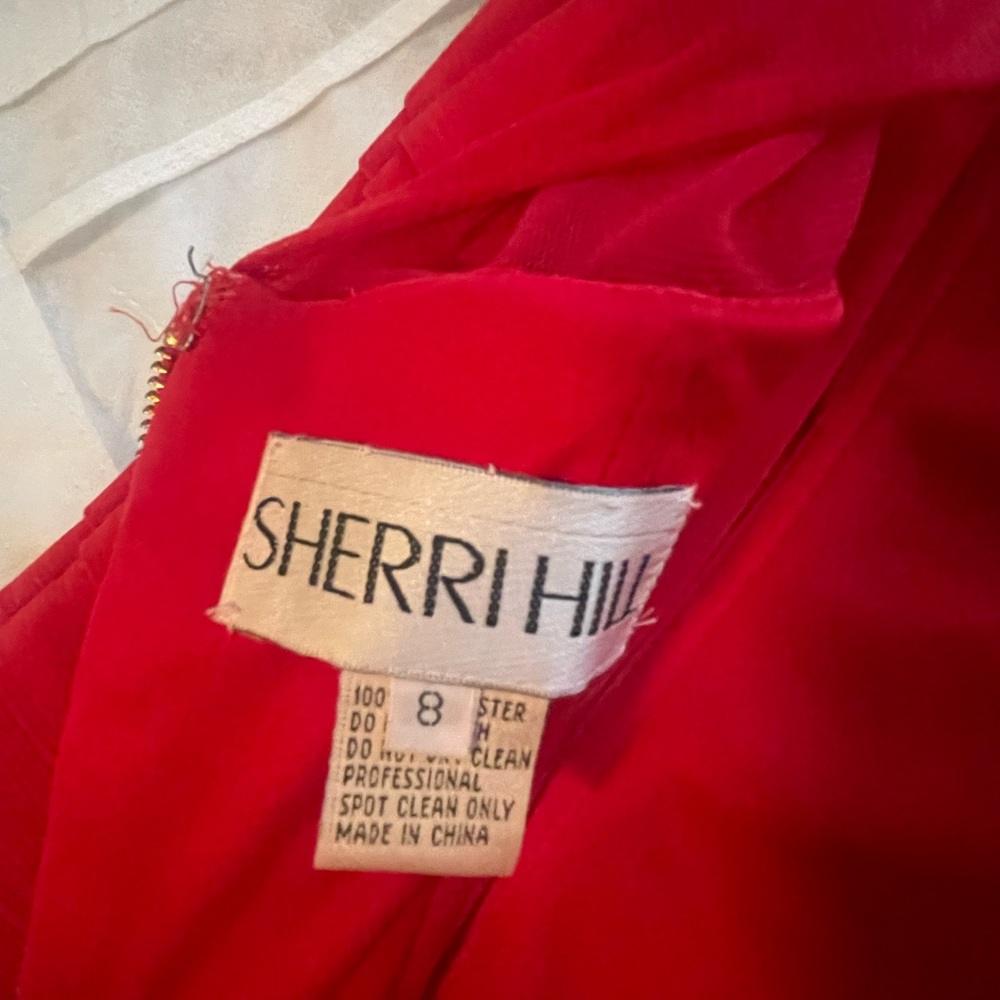 Red Dress - Picture 2 of 3